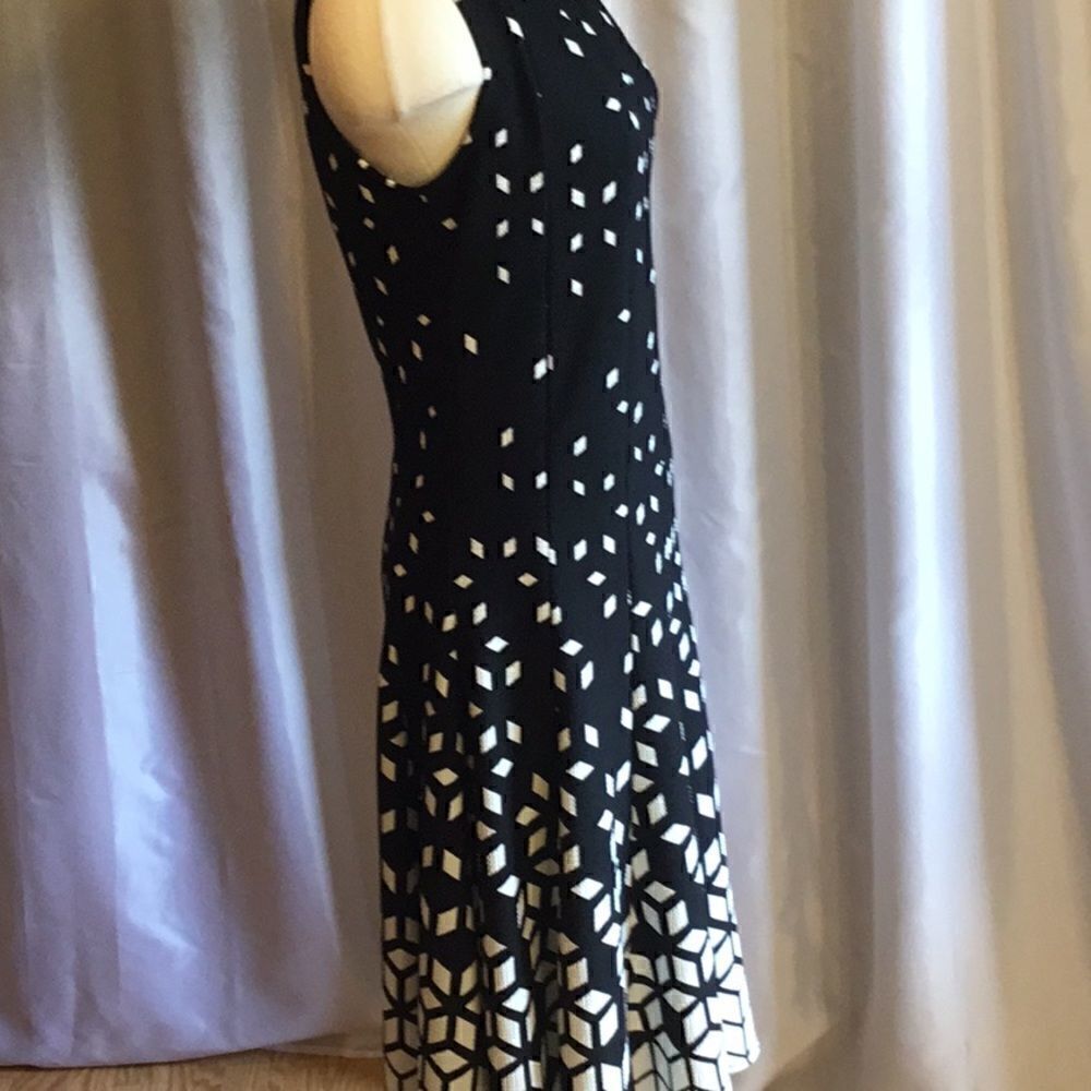 Sleeveless dress in waffle weave poly blend small - Picture 8 of 15